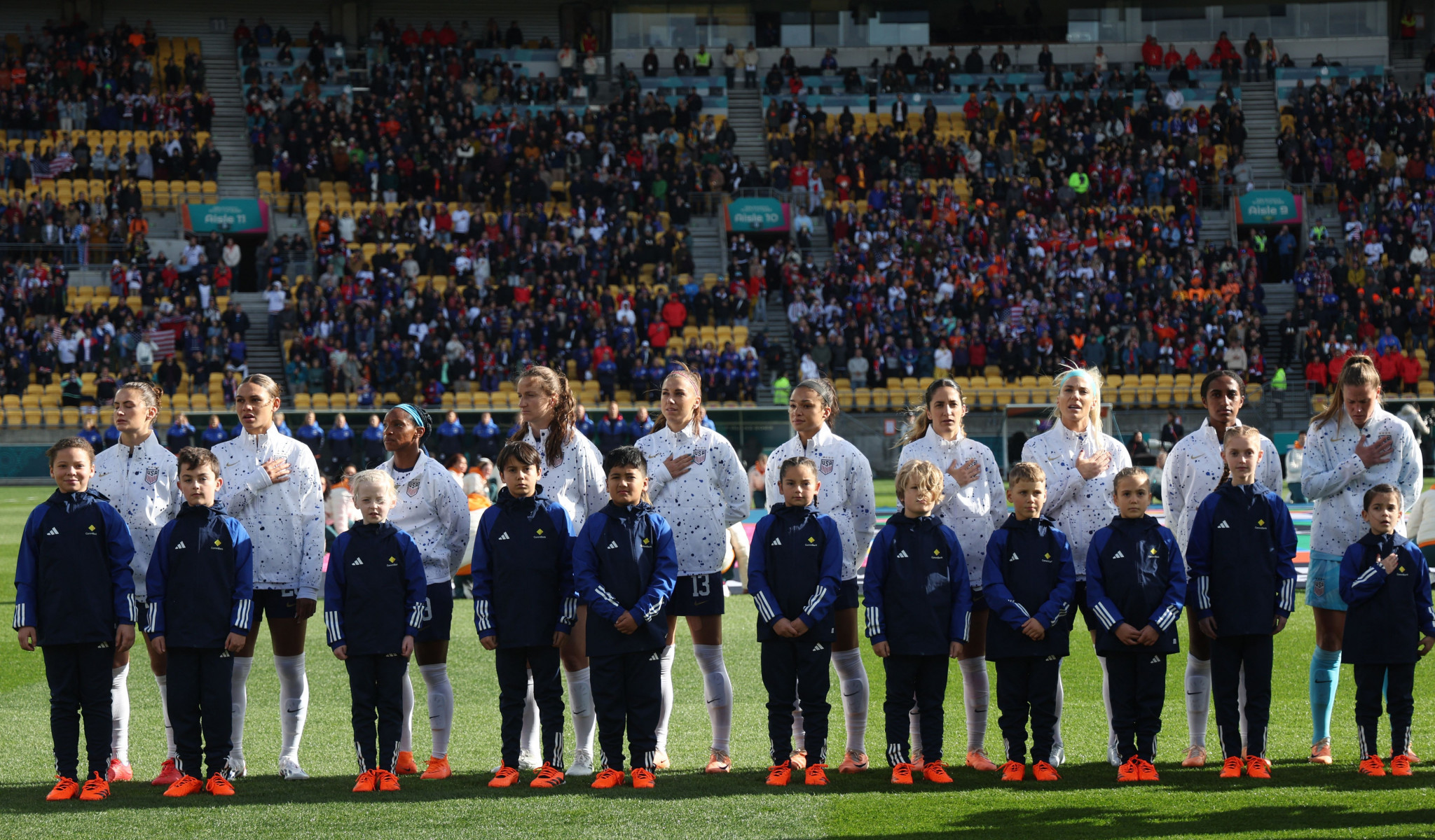 US players refuse to sing national anthem before lacklustre draw