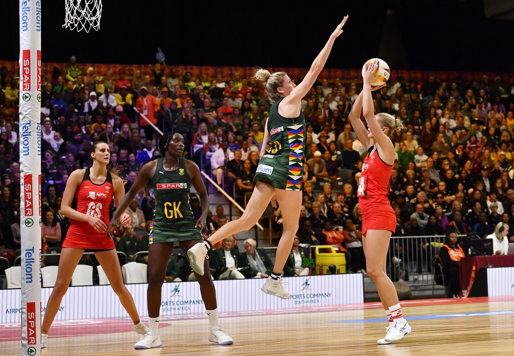 South Africa began their home Netball World Cup campaign in front of a fervent Cape Town crowd ©Getty Images
