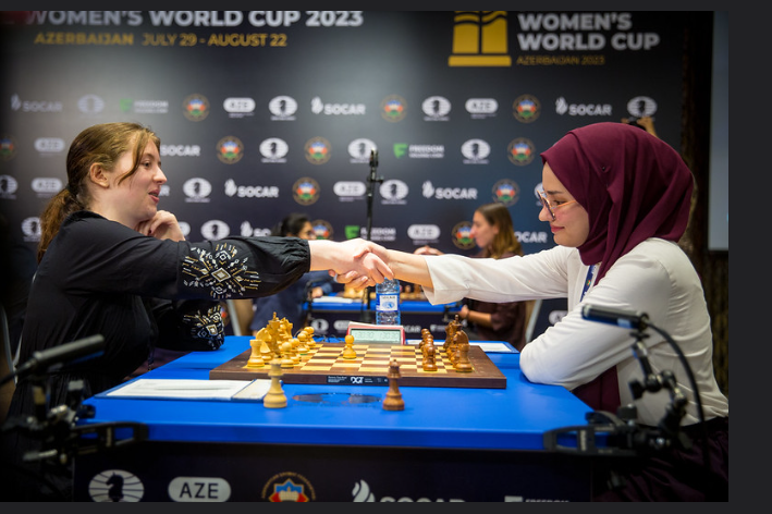 A handshake during one of the opening matches of the FIDE Women's World Cup in Baku today ©FIDE