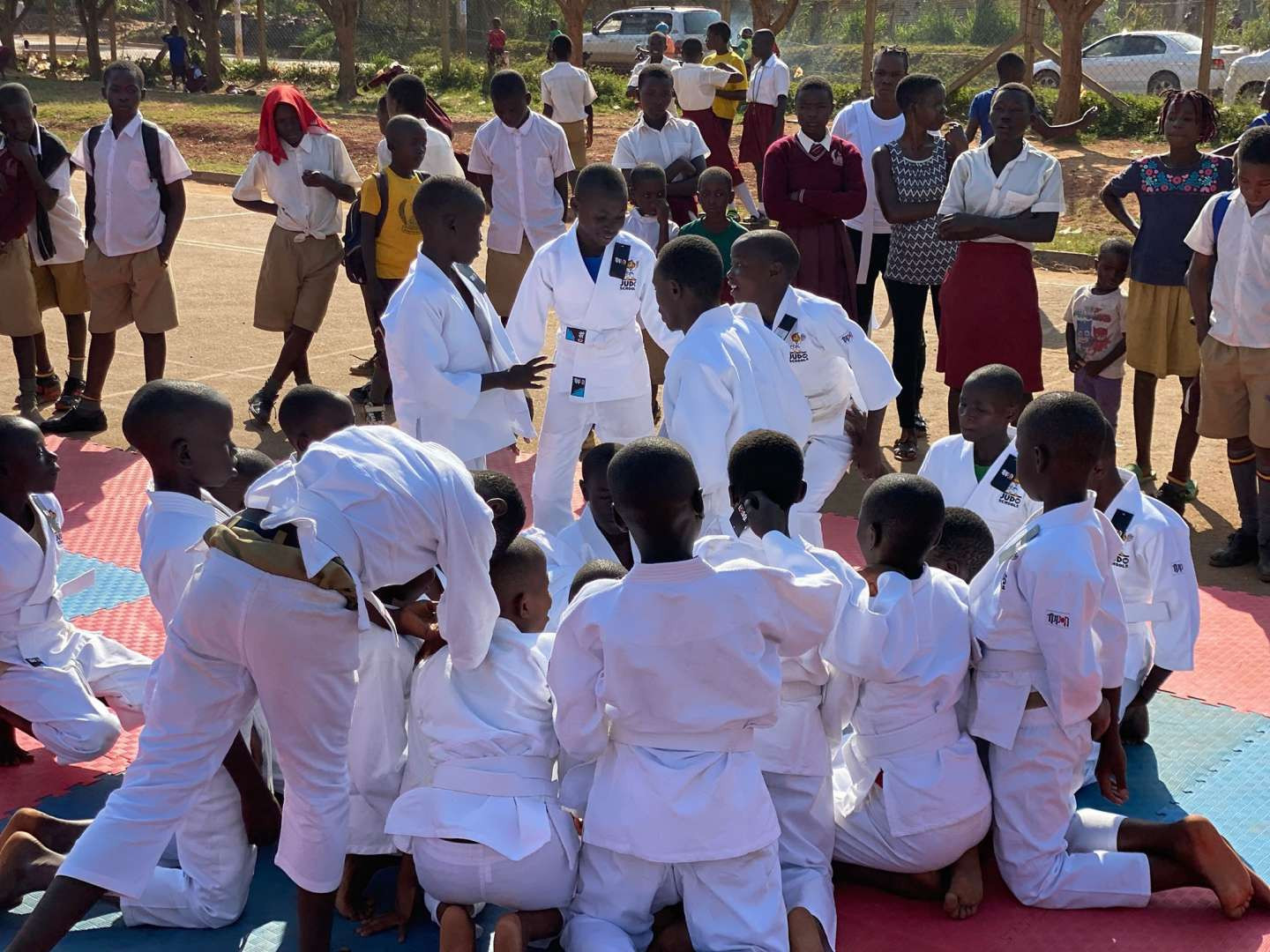 Ten schools and 350 children are initial participants in the IJF Judo in Schools programme in Uganda ©IJF