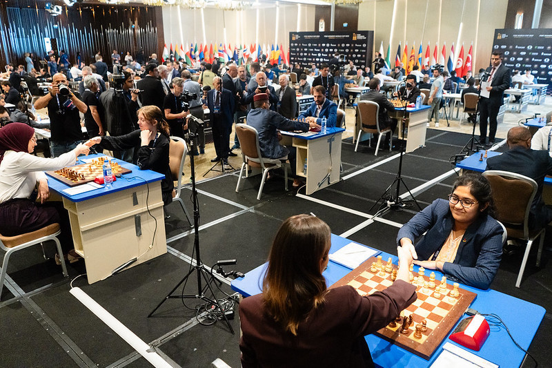 Handshakes all round as play continues on the first day of the FIDE World Cup ©Chess.com/Maria Emelianova