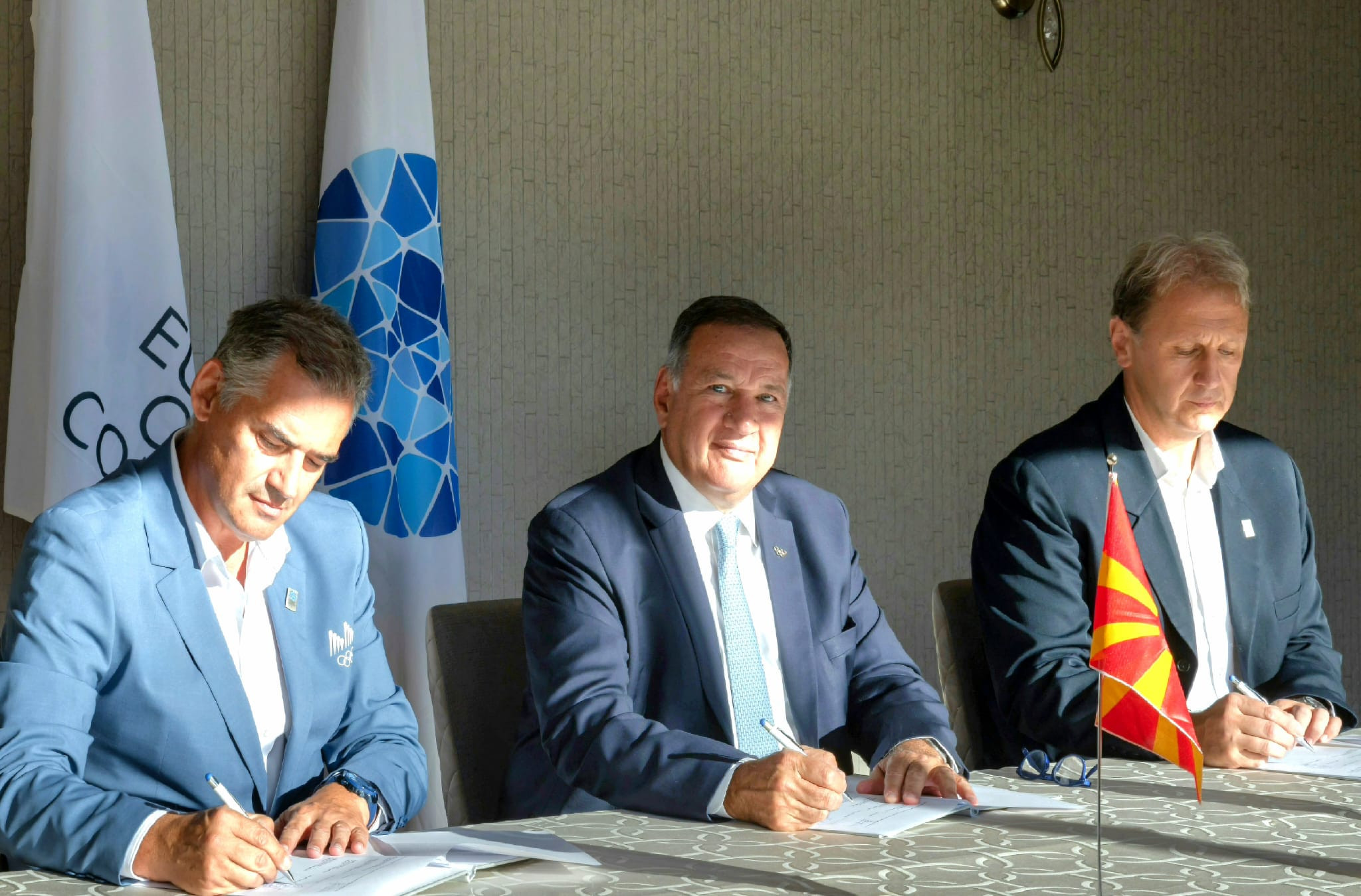 North Macedonian National Olympic Committee President Daniel Dimevski, left, has promised a high standard event when Skopje stages the 2025 Summer EYOF after signing the host city contract with Spyros Capralos, centre, head of the EOC ©North Macedonian NOC