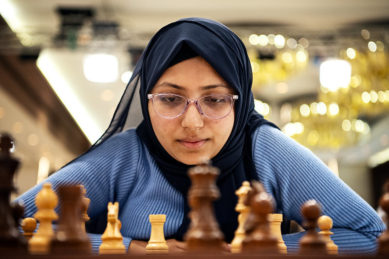 Anjum Noshin of Bangladesh studies her next move against Poland’s Monika Socko ©FIDE