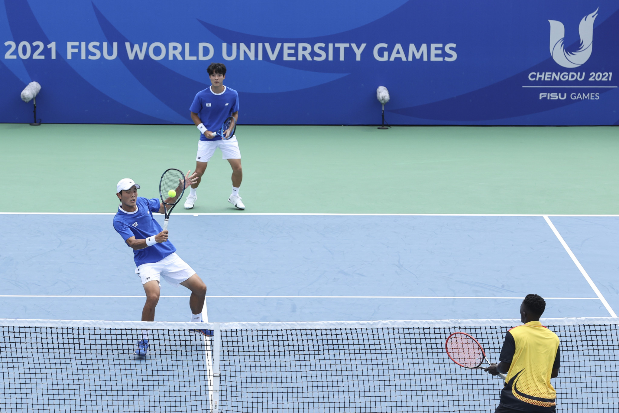 South Korea take on Uganda in first round men's doubles tennis action ©FISU 
