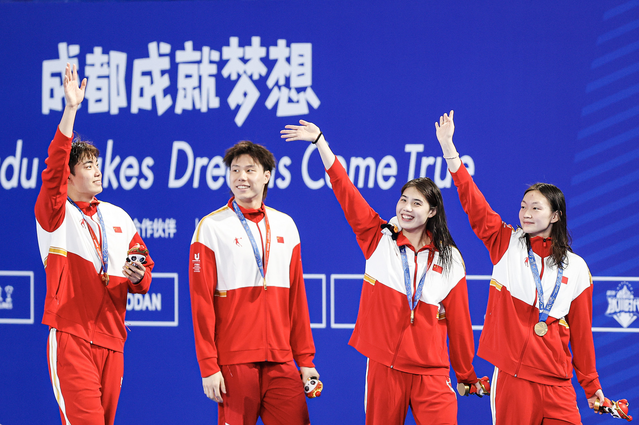 China's team enjoy the adulation of the crowd after their victory in swimming's 4x100m mixed medley relay ©FISU