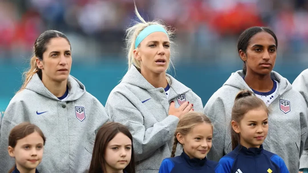 Julie Ertz, centre, was one of three players that sung the Star-Spangled Banner before the US' match against Portugal ©Getty Images