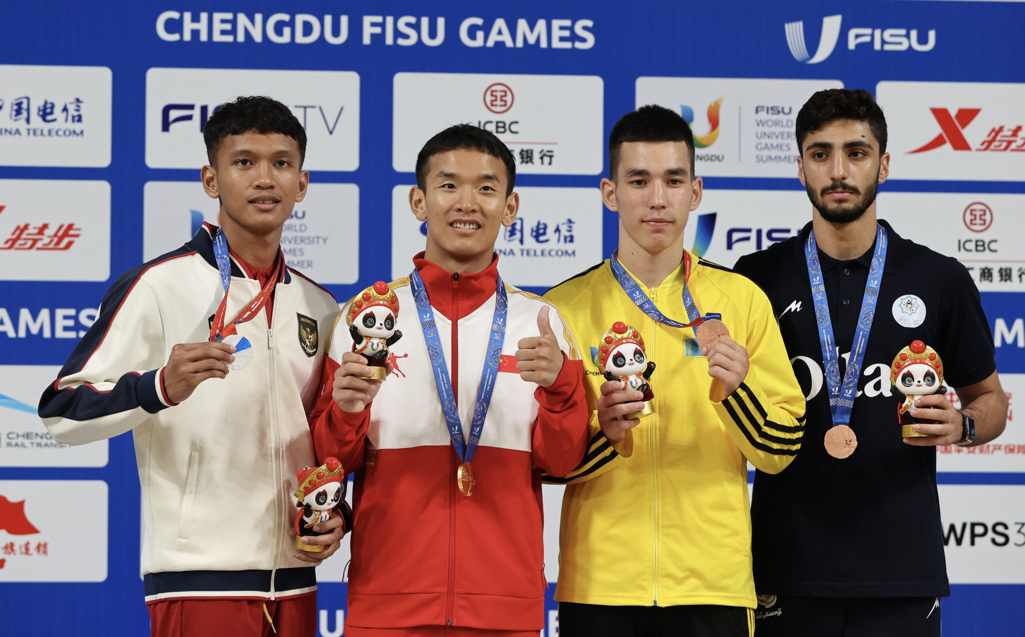 China's Ma Yigu, second left, got the better of Indonesia's Bintang Guitara, left, to claim the men's under-60kg wushu title ©Chengdu 2021