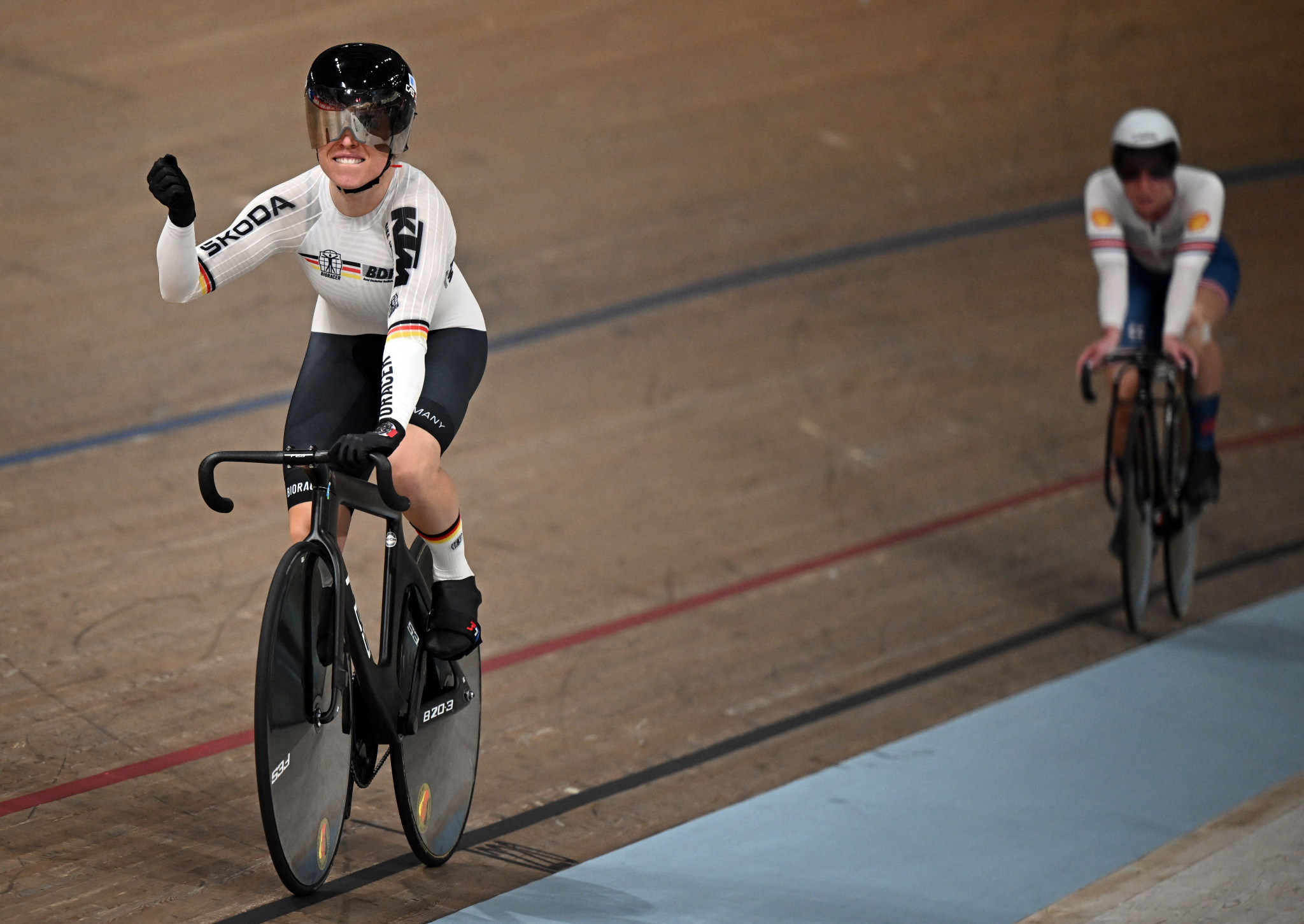 Germany power to world record finish on first day of UCI Cycling World Championships