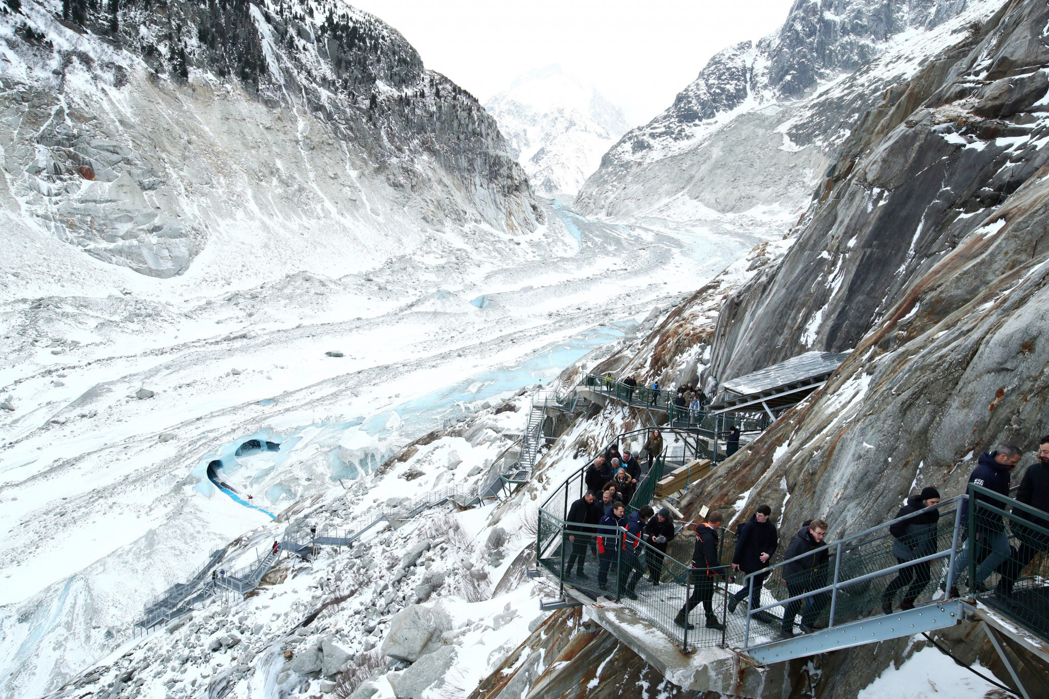 French Olympic athletes scale Mer de Glace to shine light on climate change