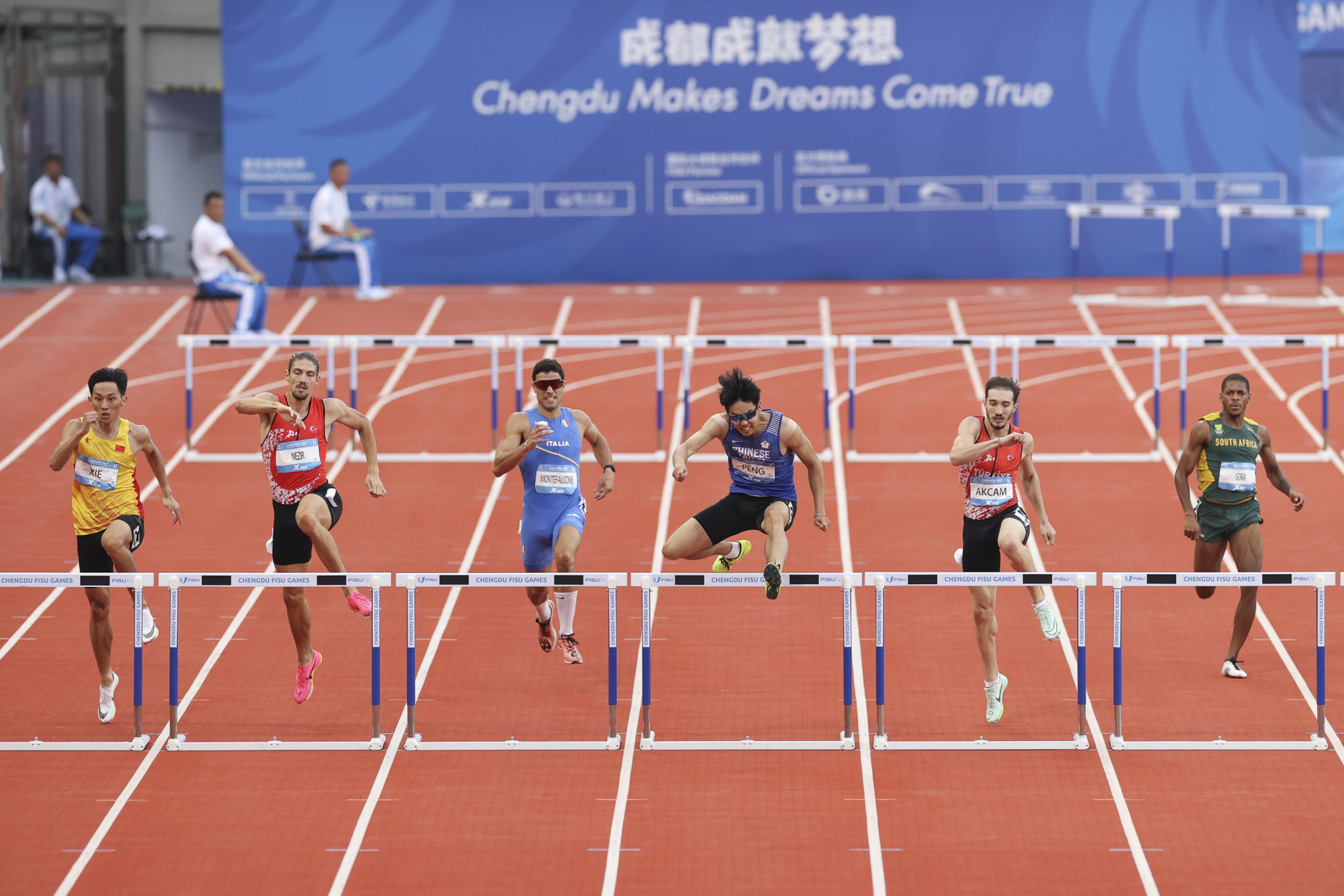 Peng Ming-yang of Chinese Taipei, third from right, won the men's 400m hurdles gold medal ©Chengdu 2021