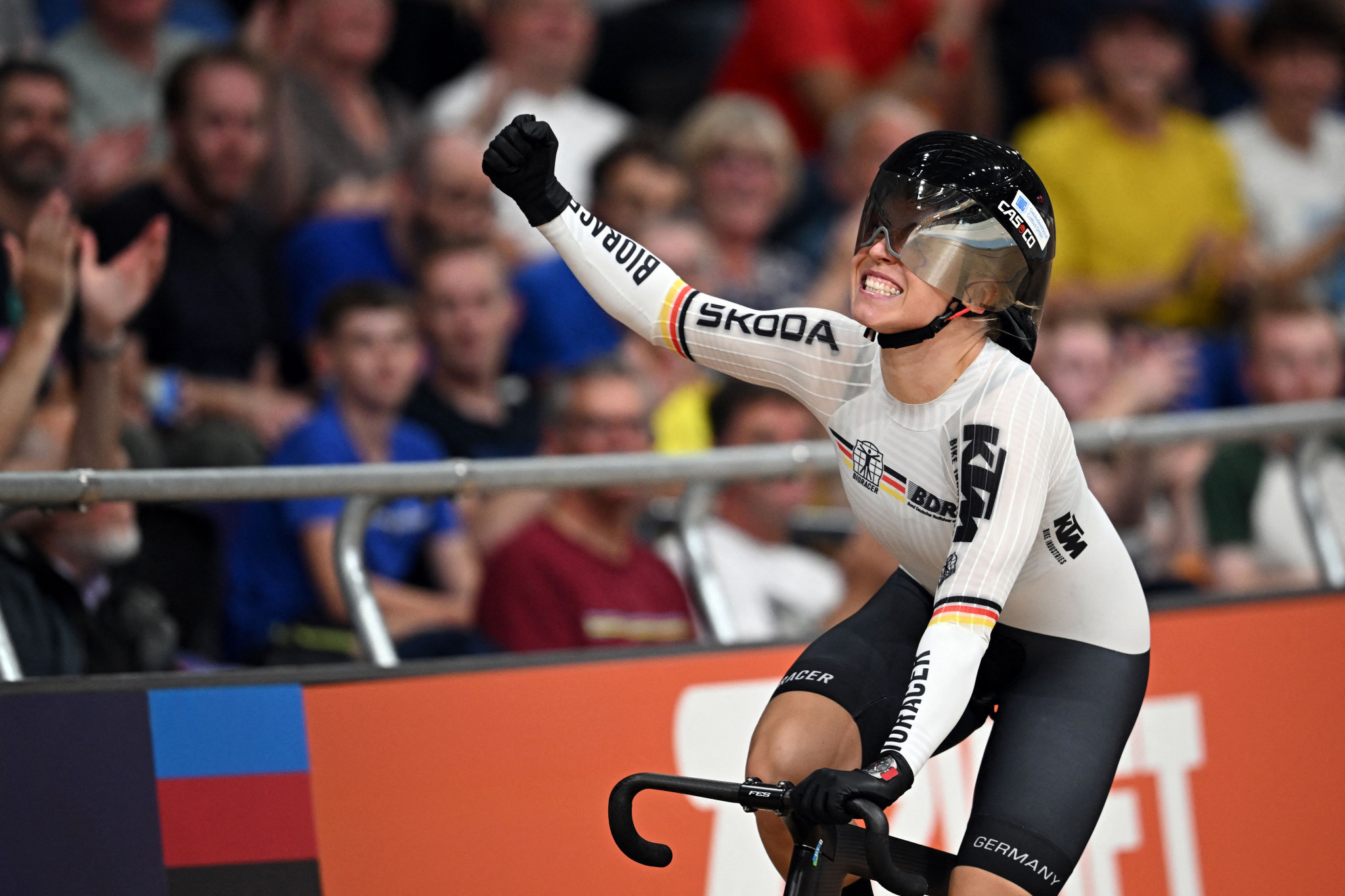 Hinze adds 500m time trial to list of UCI World Championships gold medals with another victory in Glasgow