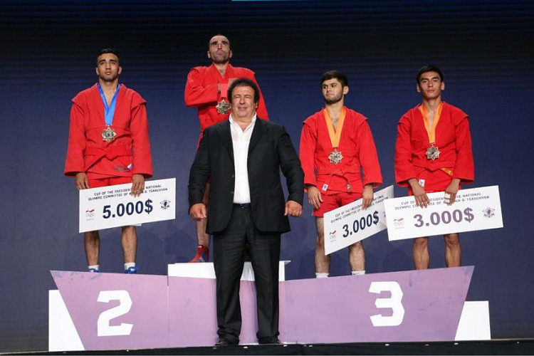 Armenia NOC President Gagik Tsarukyan pictured with competitors at the sambo cup named after him ©FIAS