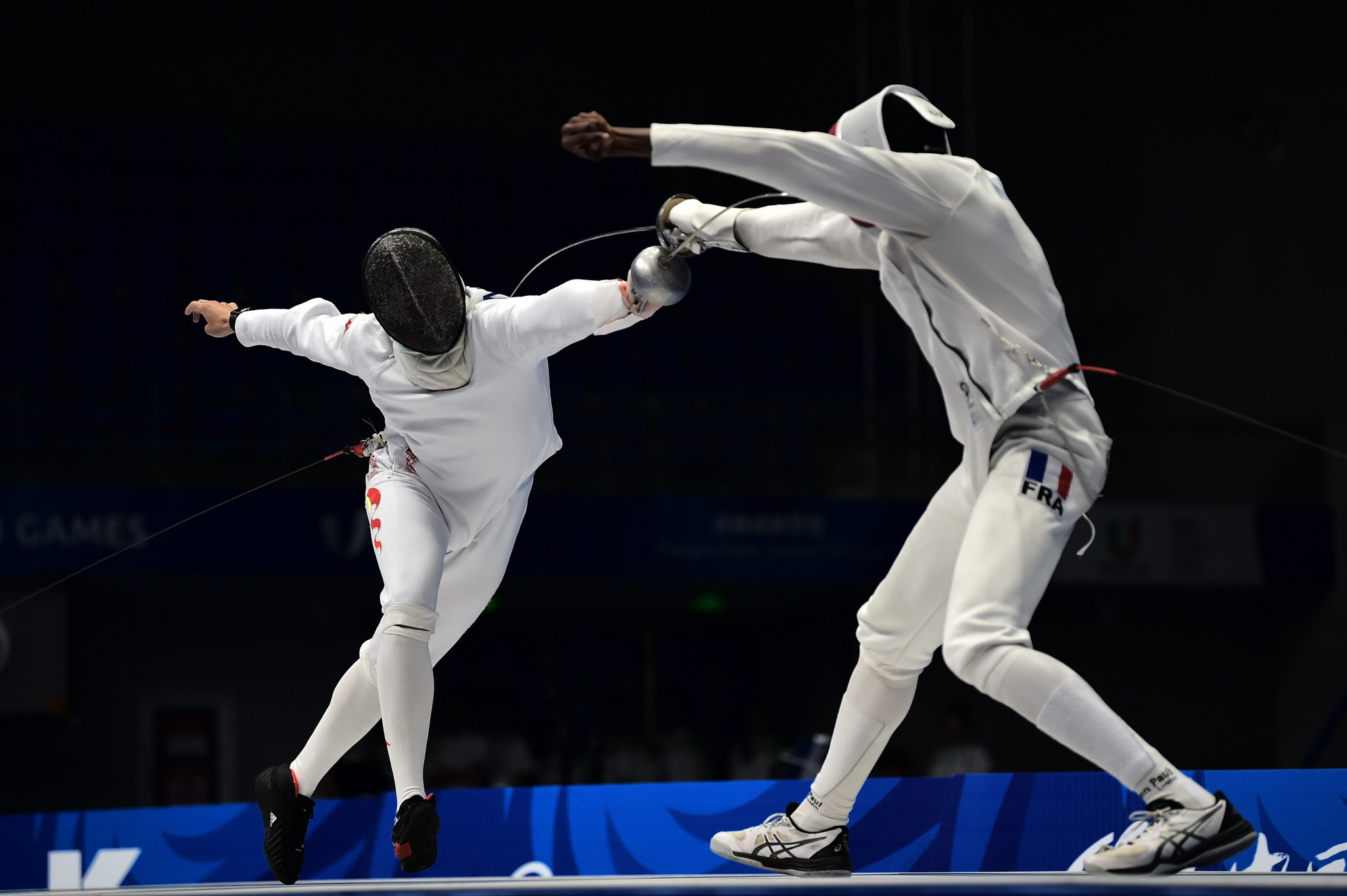 Lan Minghao, left, of China and Kendrick Jean-Joseph of France fight during the men’s fencing epee team gold medal match ©FISU 