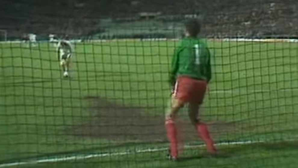 Liverpool goalkeeper Bruce Grobbelaar added new moves to the list of how to win the penalty shootout mind game with his virtually deranged performance in the 1984 European Cup final ©YouTube