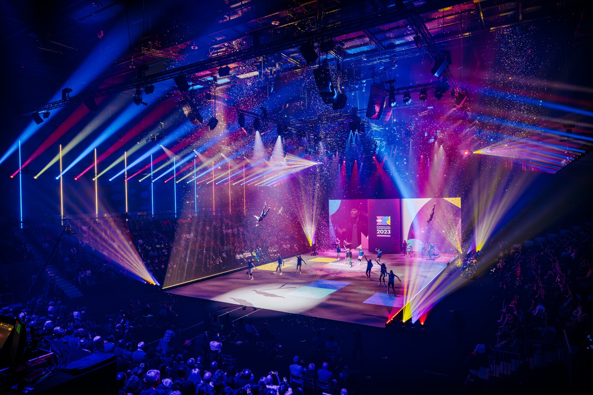 Strobe lighting and the LED floor were used to great effect as a series of Dutch acts delighted spectators ©EPC