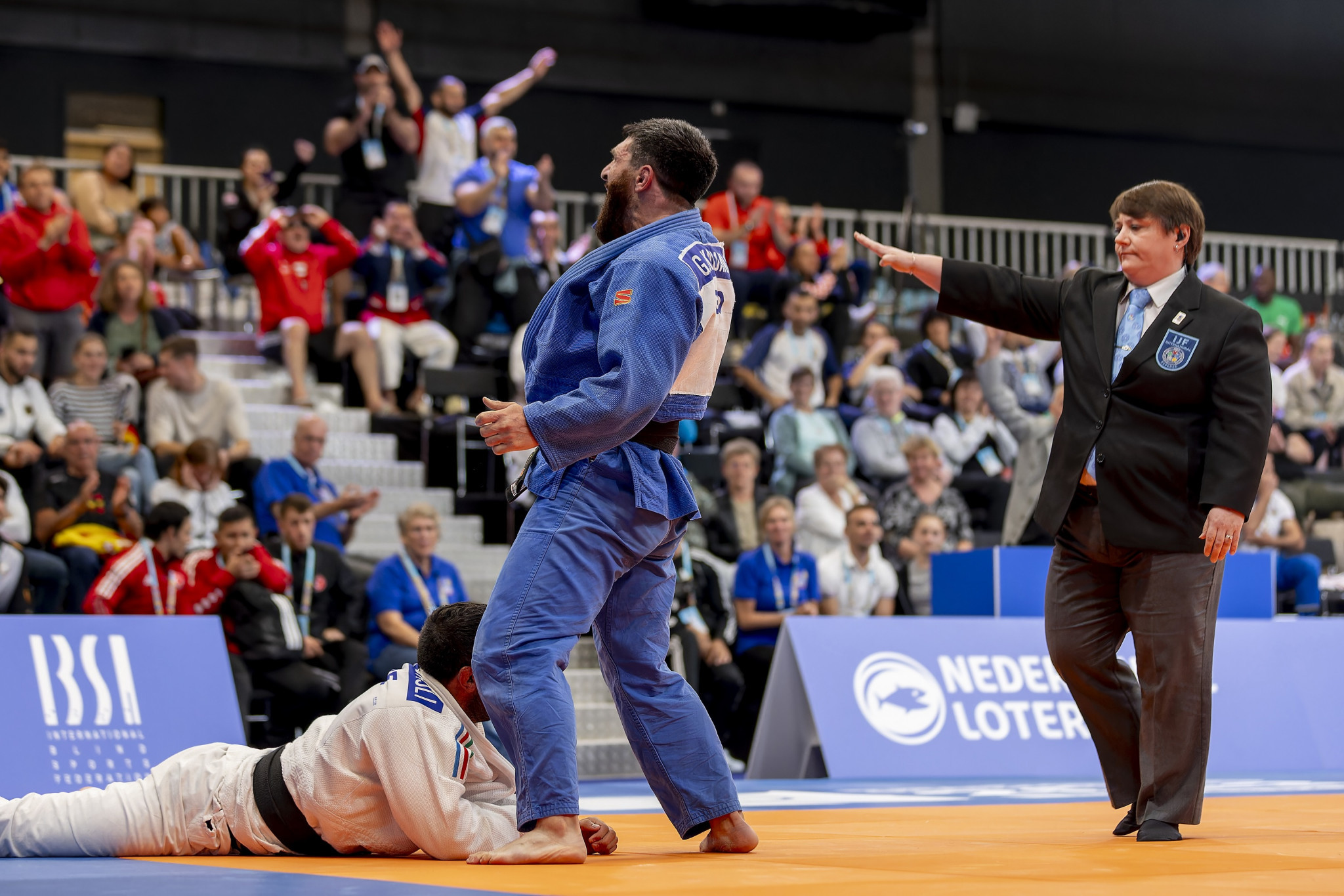 Georgia’s Giorgi Kaldani roars with delight after beating Namig Abasli of Azerbaijan in a thrilling J2 men’s under-73kg final  ©EPC