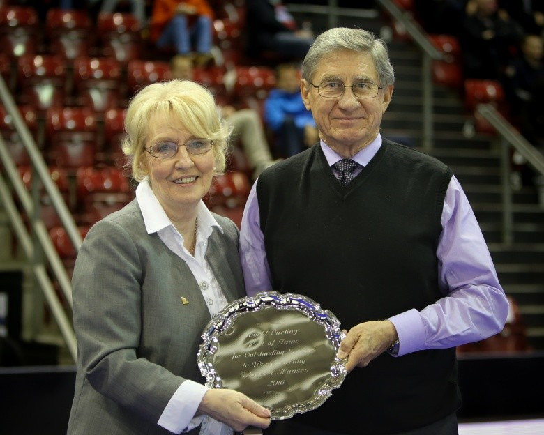 WCF President Kate Caithness inducts Warren Hansen into the Hall of Fame ©WCF/Richard Gray