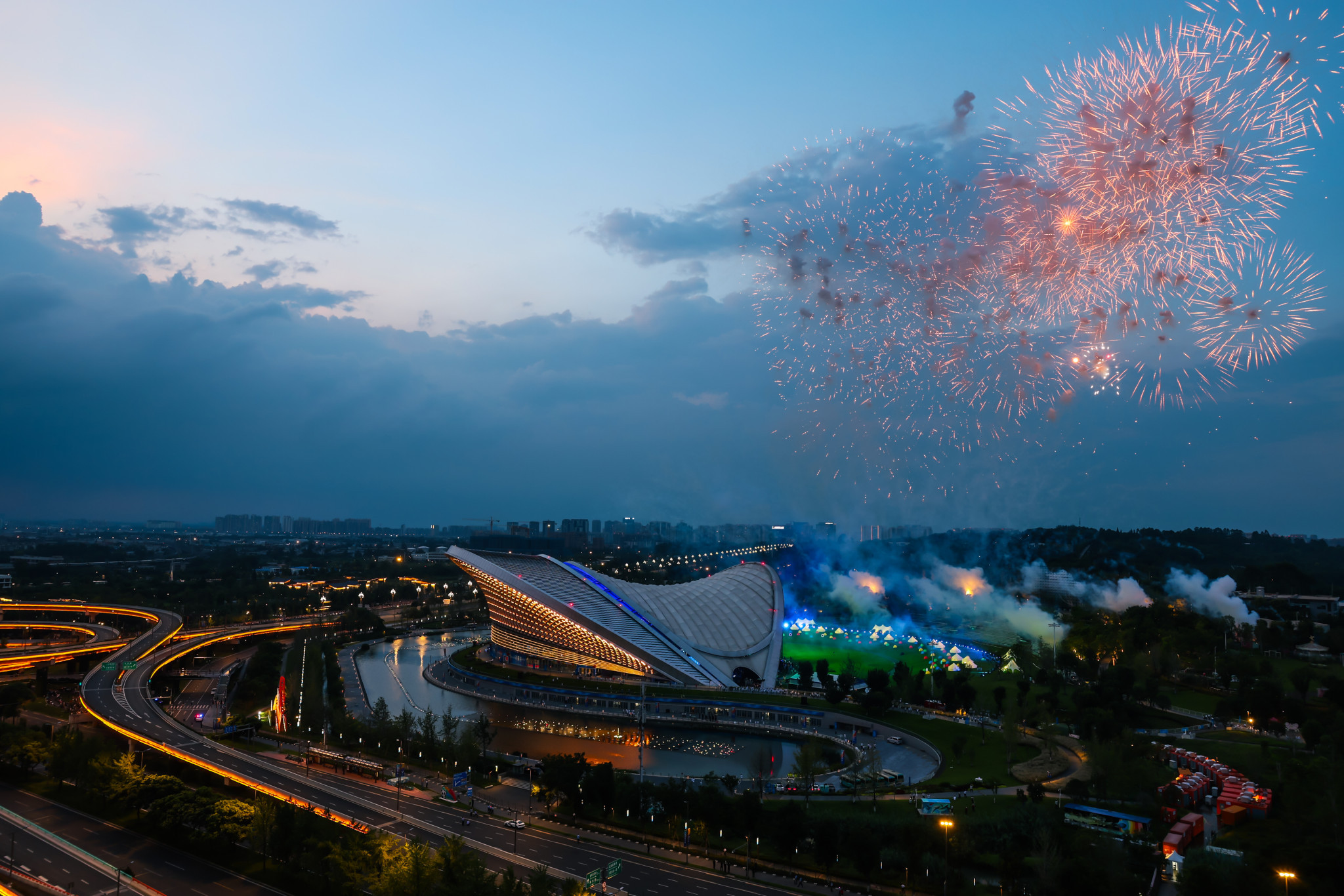 Countdown fireworks are held prior to the start of the Chengdu 2021 Closing Ceremony ©FISU