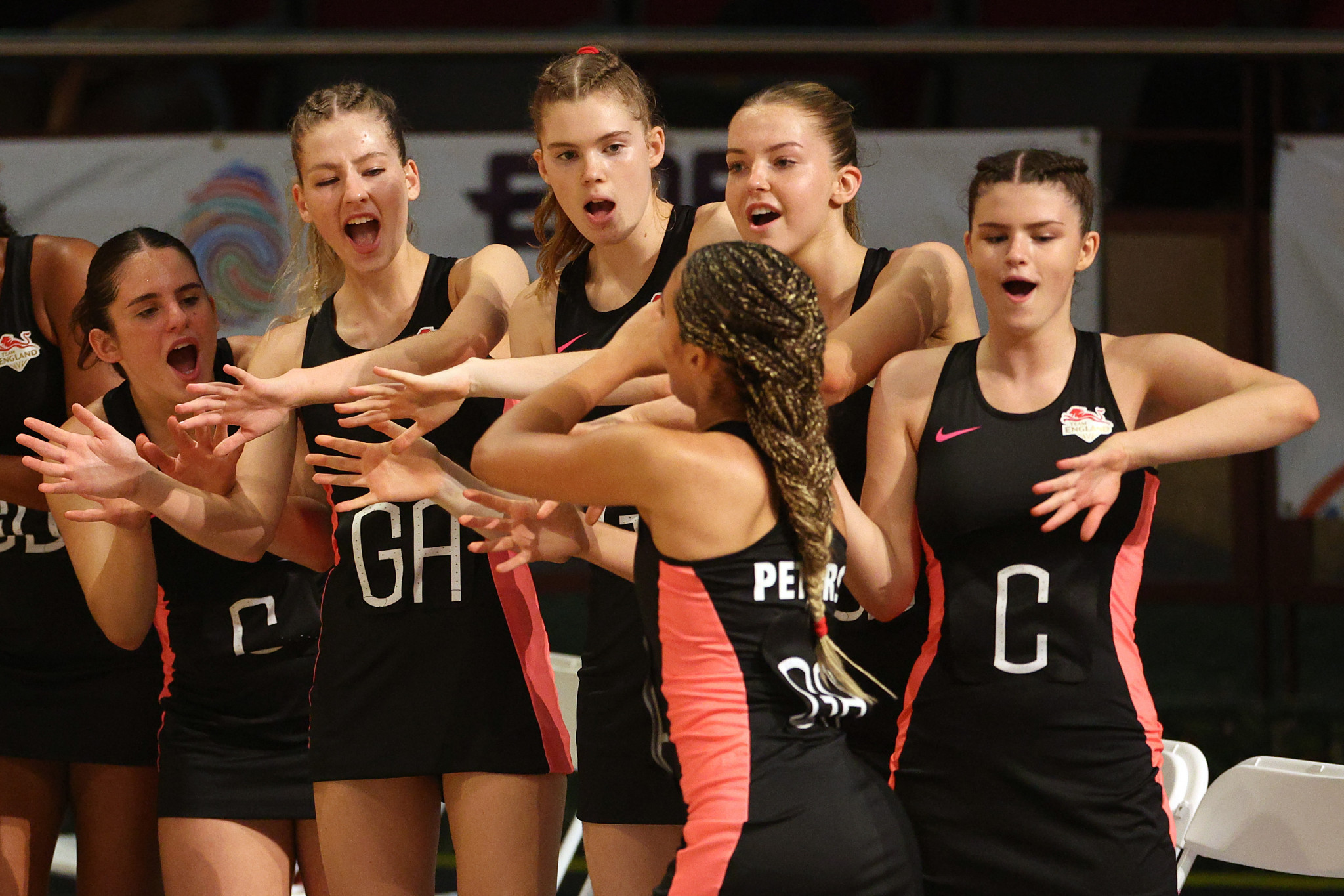 England recovered from losing their fast5 netball opener to South Africa by beating St Vincent and the Grenadines 42-14 ©Getty Images