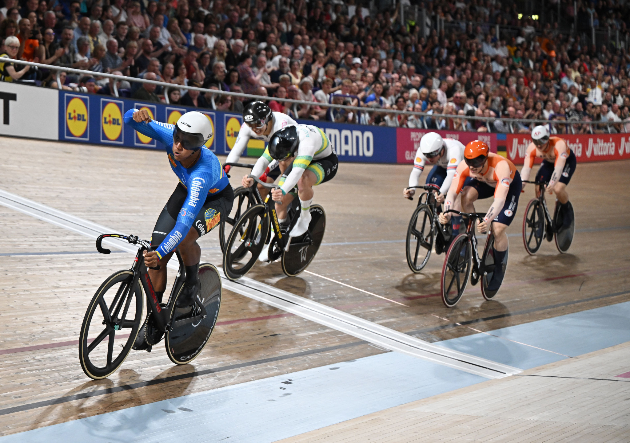Chavarro takes surprise keirin gold on final day of track action at Cycling World Championships