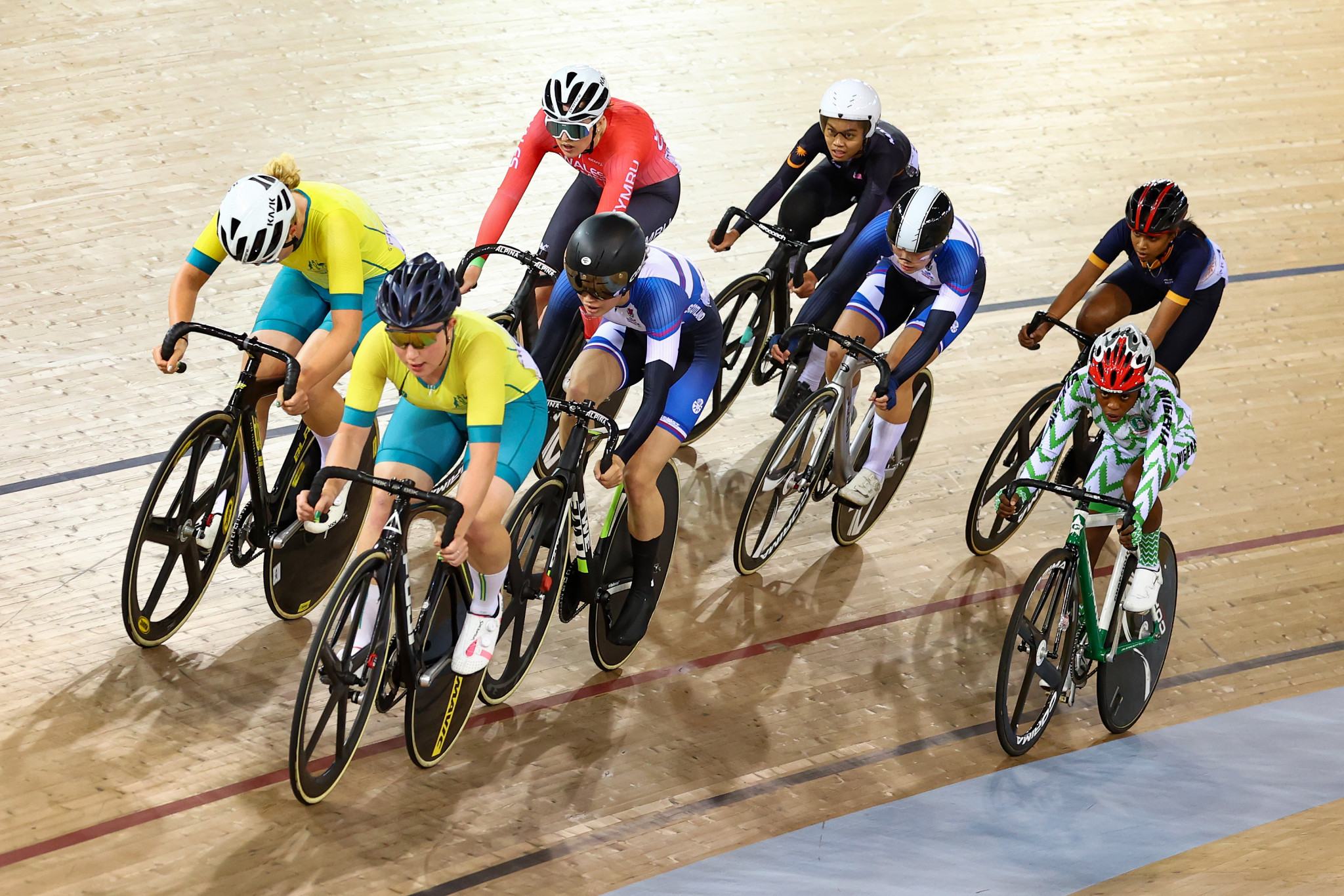 Australia's Lauren Bates, front, added to her road time trial and track points race golds with victory in the women's 7.5km scratch race ©Getty Images