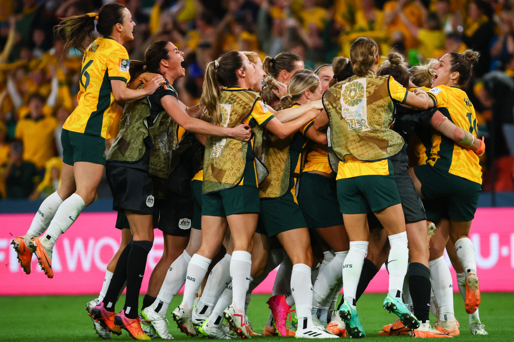 Hosts Australia set up FIFA Women's World Cup semi-finals against England after dramatic penalty shootout victory over France