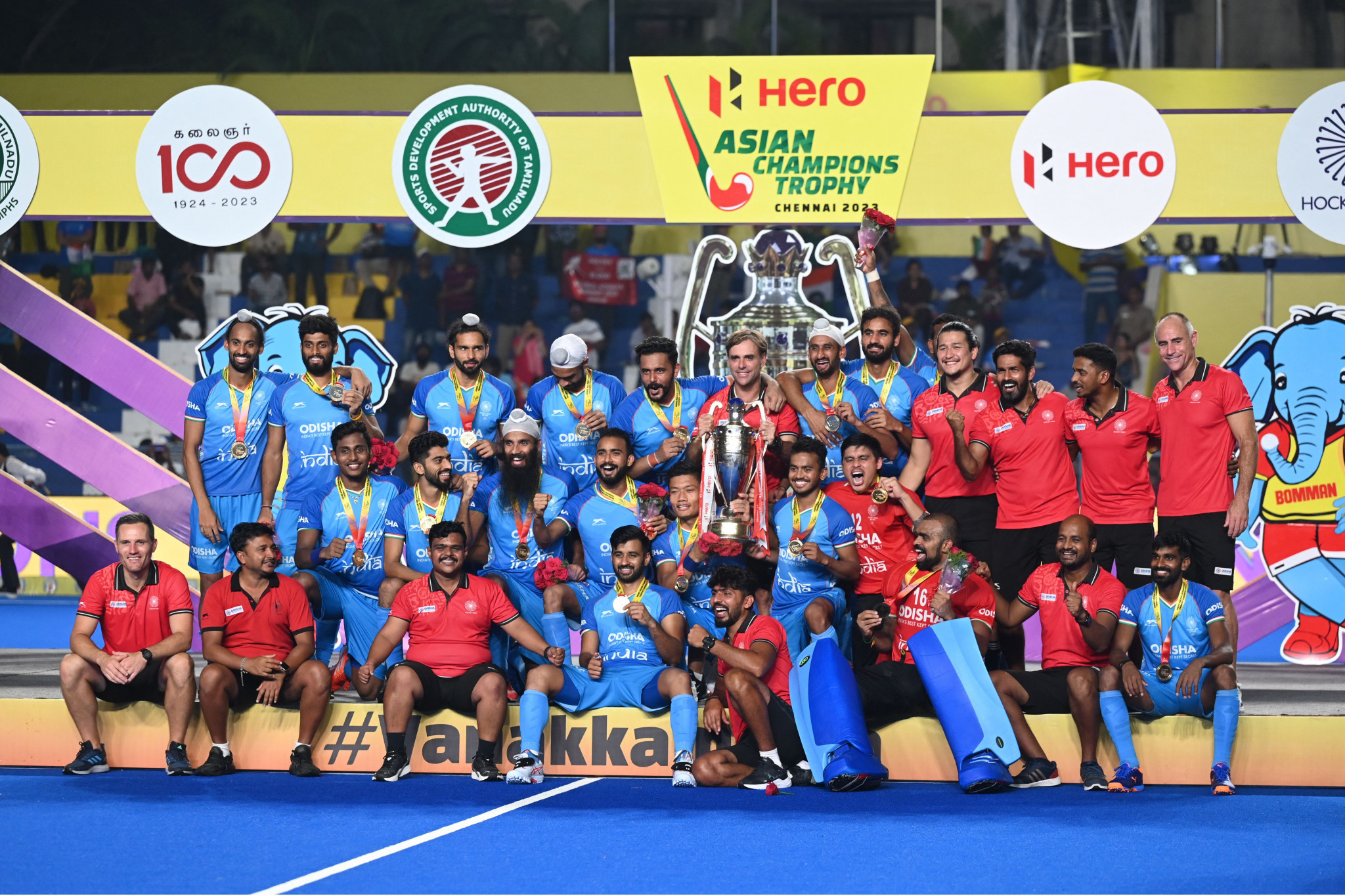 Indian players celebrate with the trophy after defeating Malaysia ©Getty Images