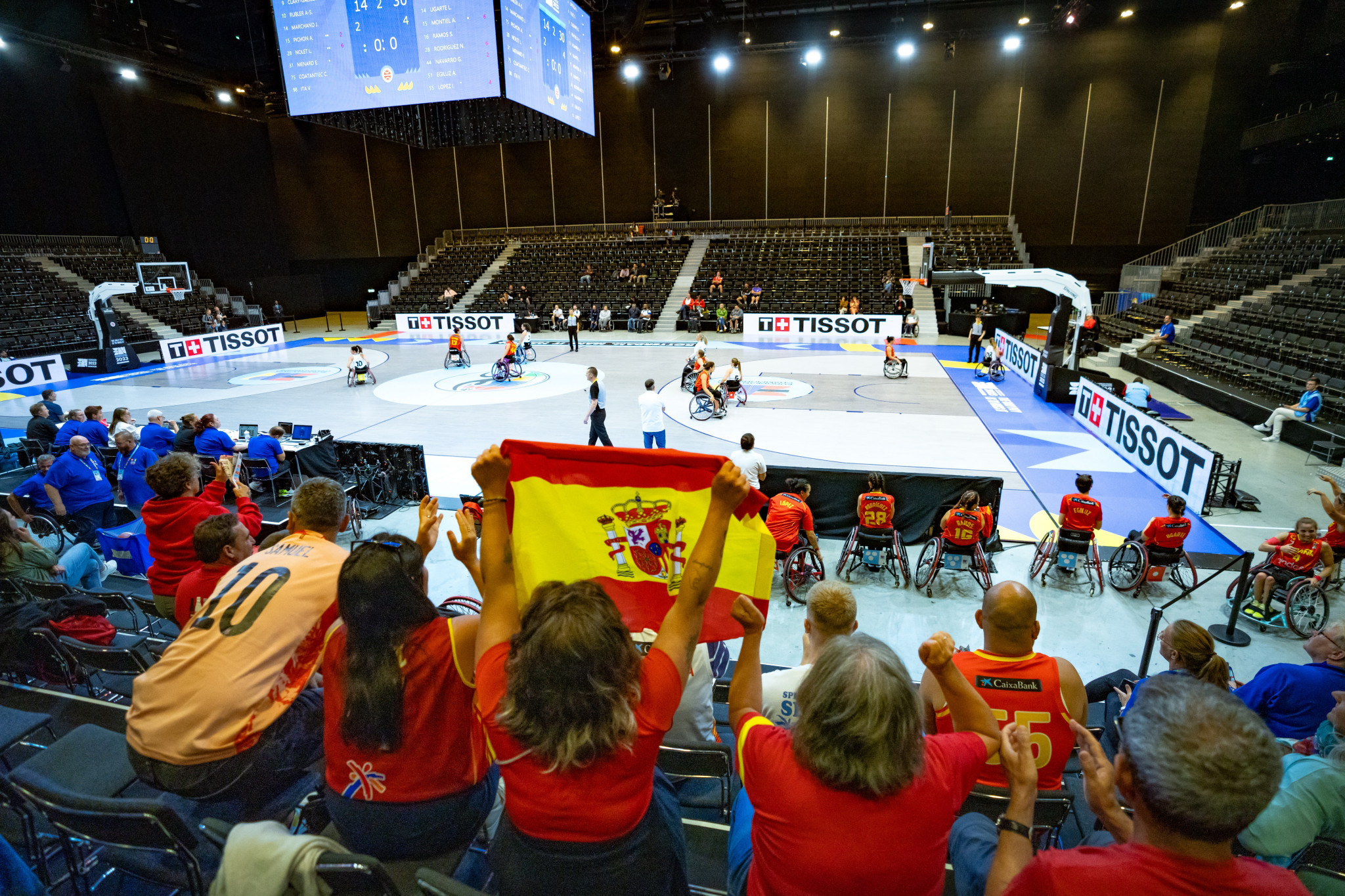 Spanish fans made their voices heard as their women's team beat France 52-27 ©EPC
