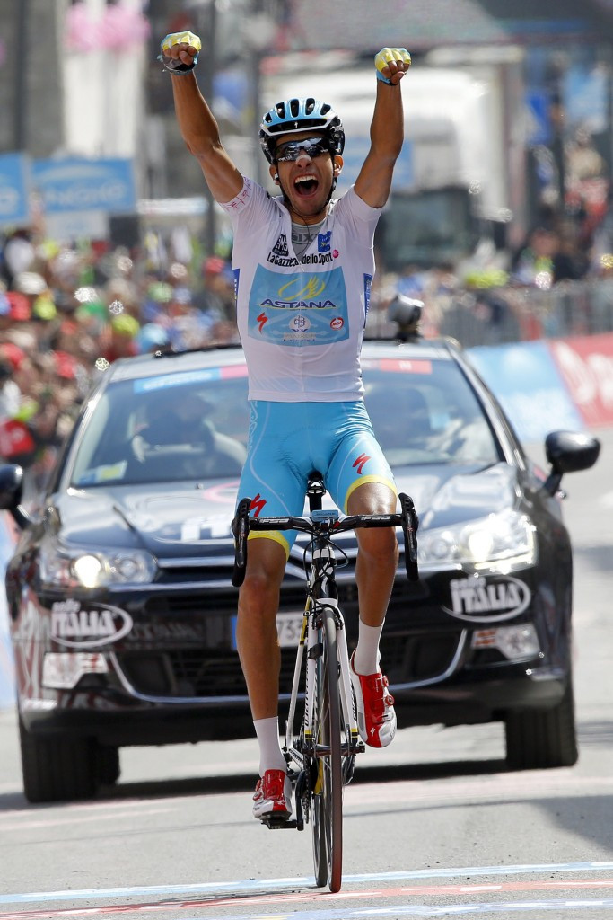 Fabio Aru crosses the line after breaking clear with 6km to go on stage 19 ©AFP/Getty Images