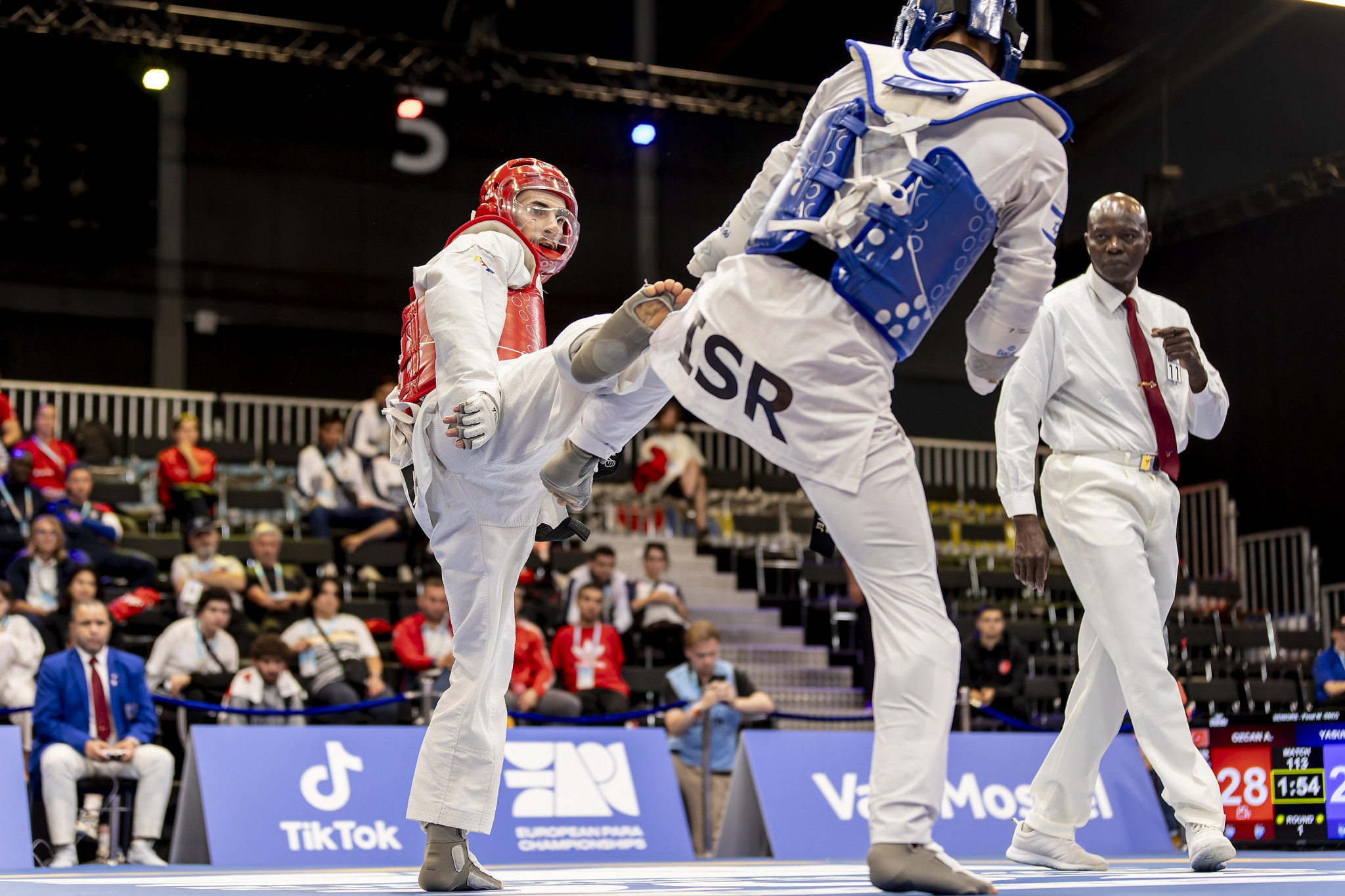 A total of 63 points were scored in a thrilling men's under-58kg final with Ali Can Özcan of Turkey coming out on top against  Israel’s Assaf Yasur ©EPC
