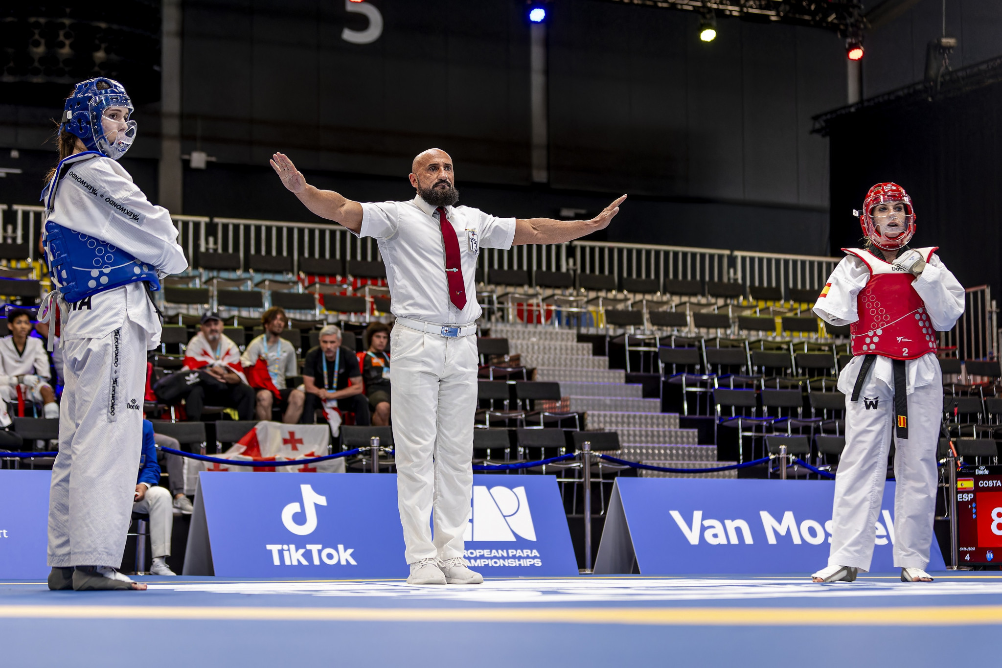 The Rotterdam Ahoy played host to the opening day of Para taekwondo action ©EPC
