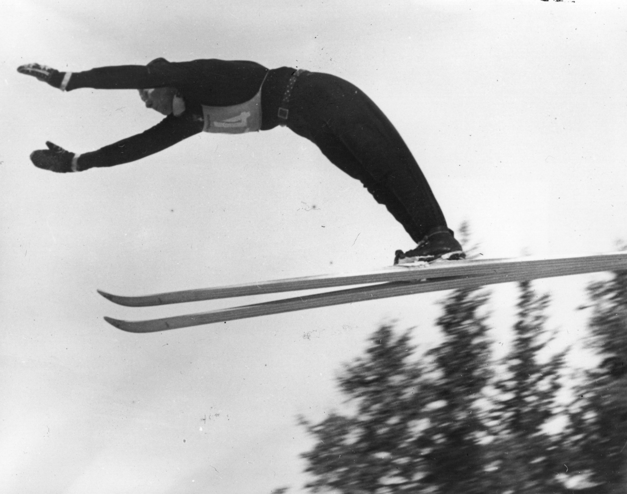 Swiss ski jumping pioneer Andreas Däscher dies at 96