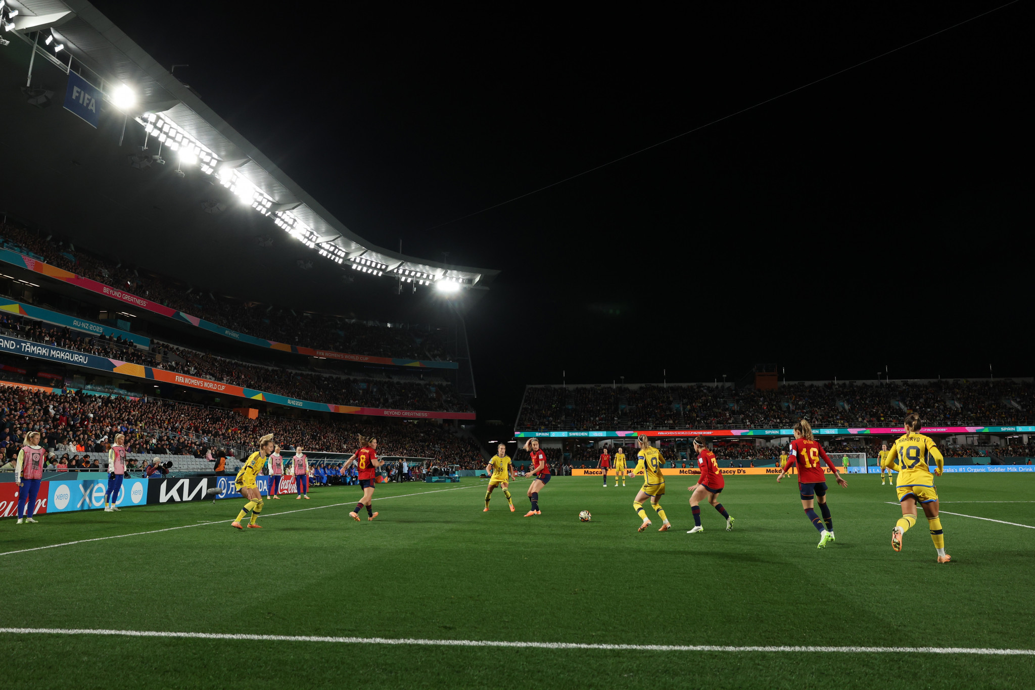 Spain and Sweden played a hard-fought 80 minutes before the goals flowed in the final ten minutes as Spain won 2-1 ©Getty Images 