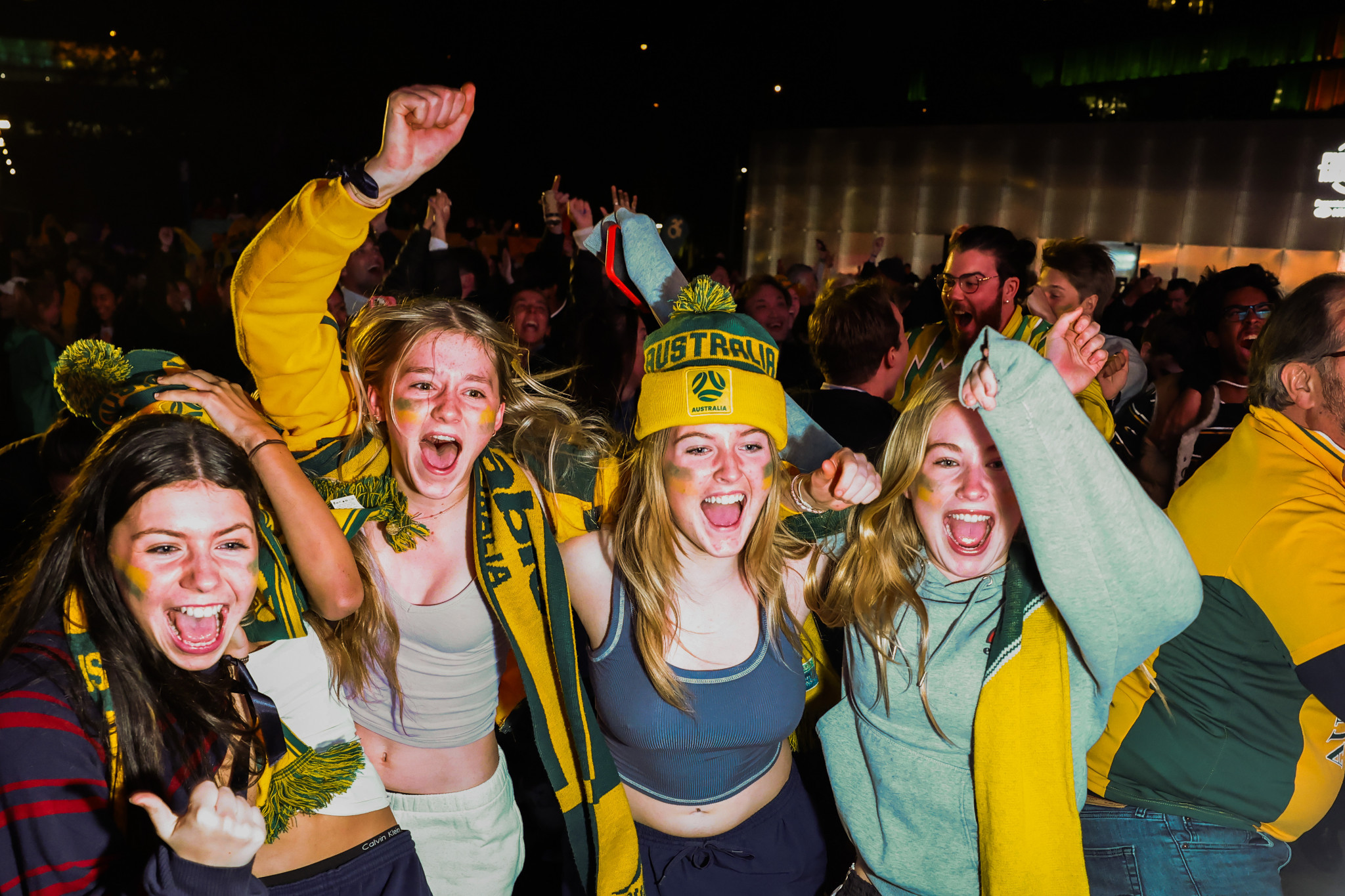 Australian fans enjoy the match at a soldout Sydney Fan Festival ©Getty Images