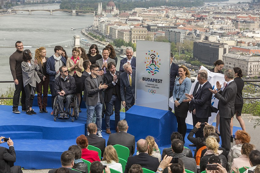 Budapest 2024 officially unveiled their bid and unveiled their logo for the Olympic and Paralympic Games at a special ceremony overlooking the River Danube ©Budapest 2024