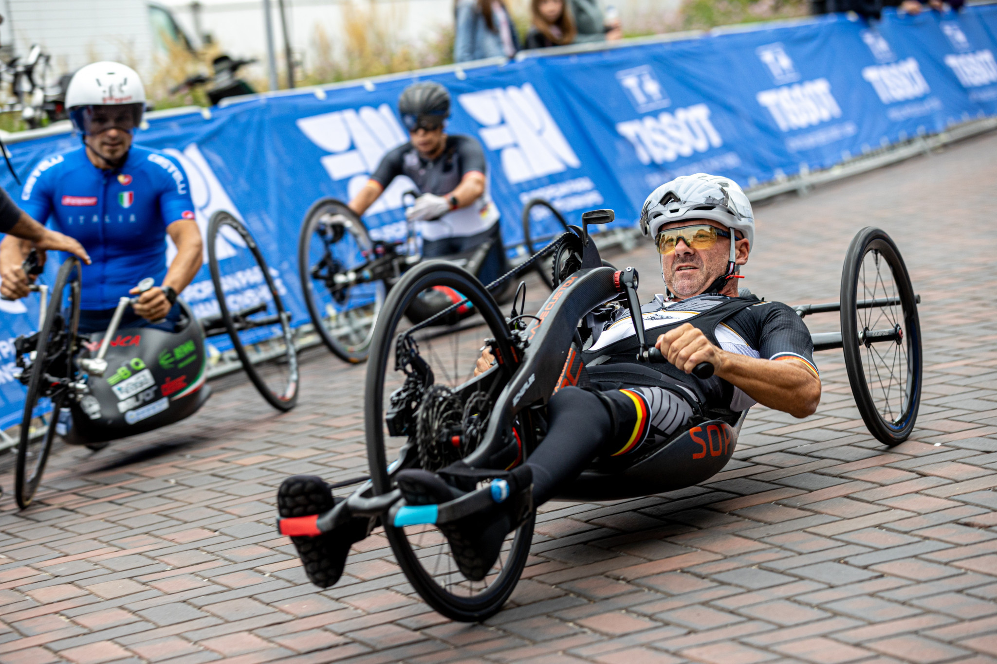 Scheepvaartkwartier in Rotterdam was the stage for the first day of Para cycling action ©EPC