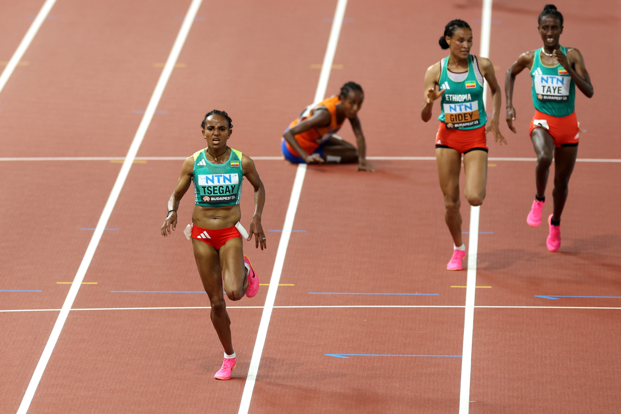Gudaf Tsegay, left, led an Ethiopian women's 10,000m one-two-three with second-placed Letesenbet Gidey, second right, and third-placed Ejgayehu Taye, right, after an unfortunate fall by The Netherlands' Sifan Hassan, second left ©Getty Images