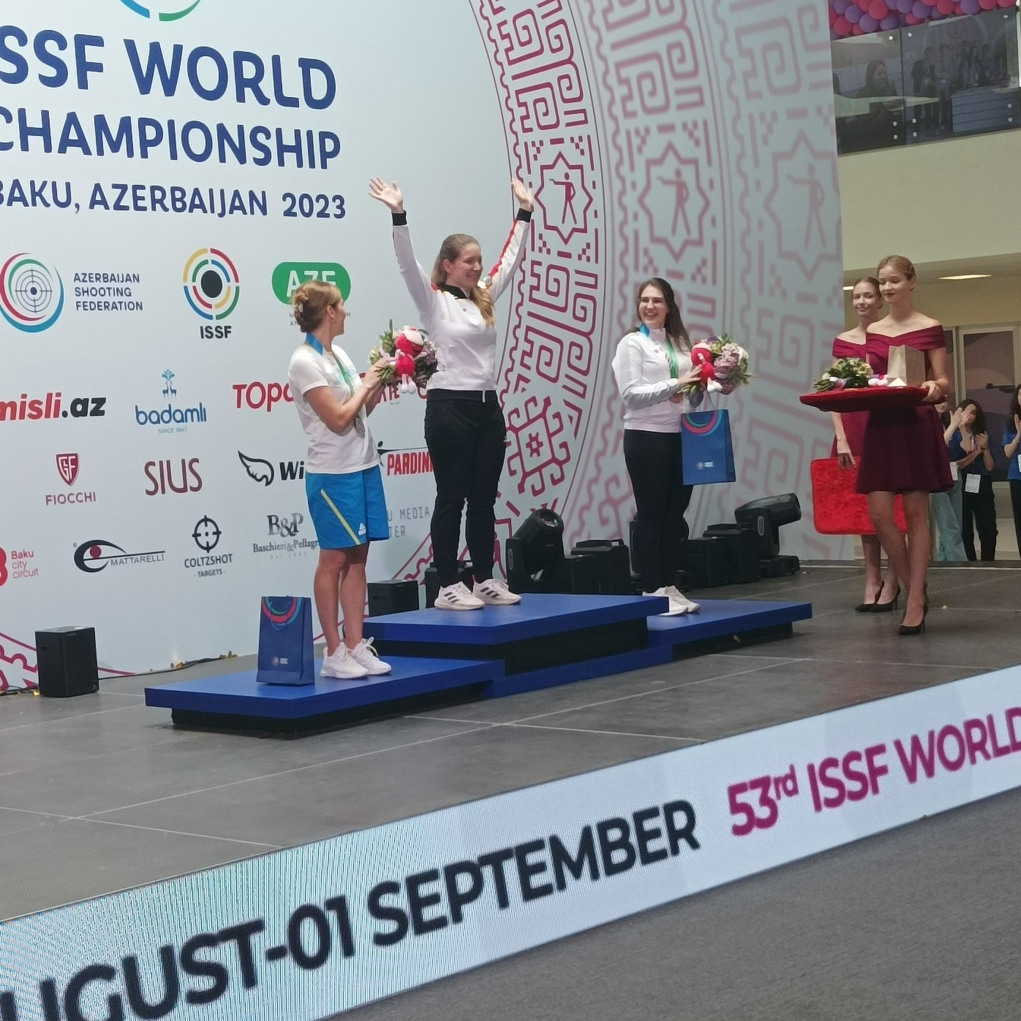 World number one Vennekamp dominates pistol and Schmirl wins three position rifle at ISSF World Championships