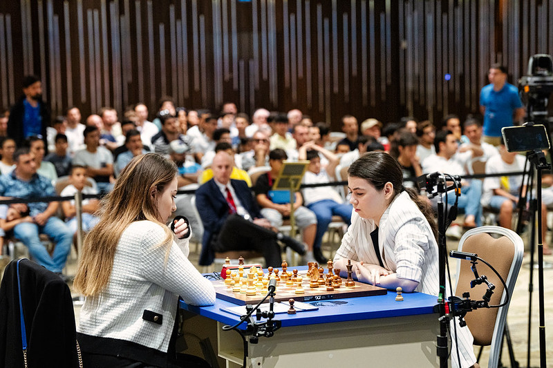 Carlsen through to first FIDE World Cup final but women's title in the balance