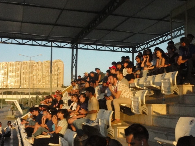 Spectators in the evening sun at the ISSF World Championships skeet mixed team final in Baku ©ITG