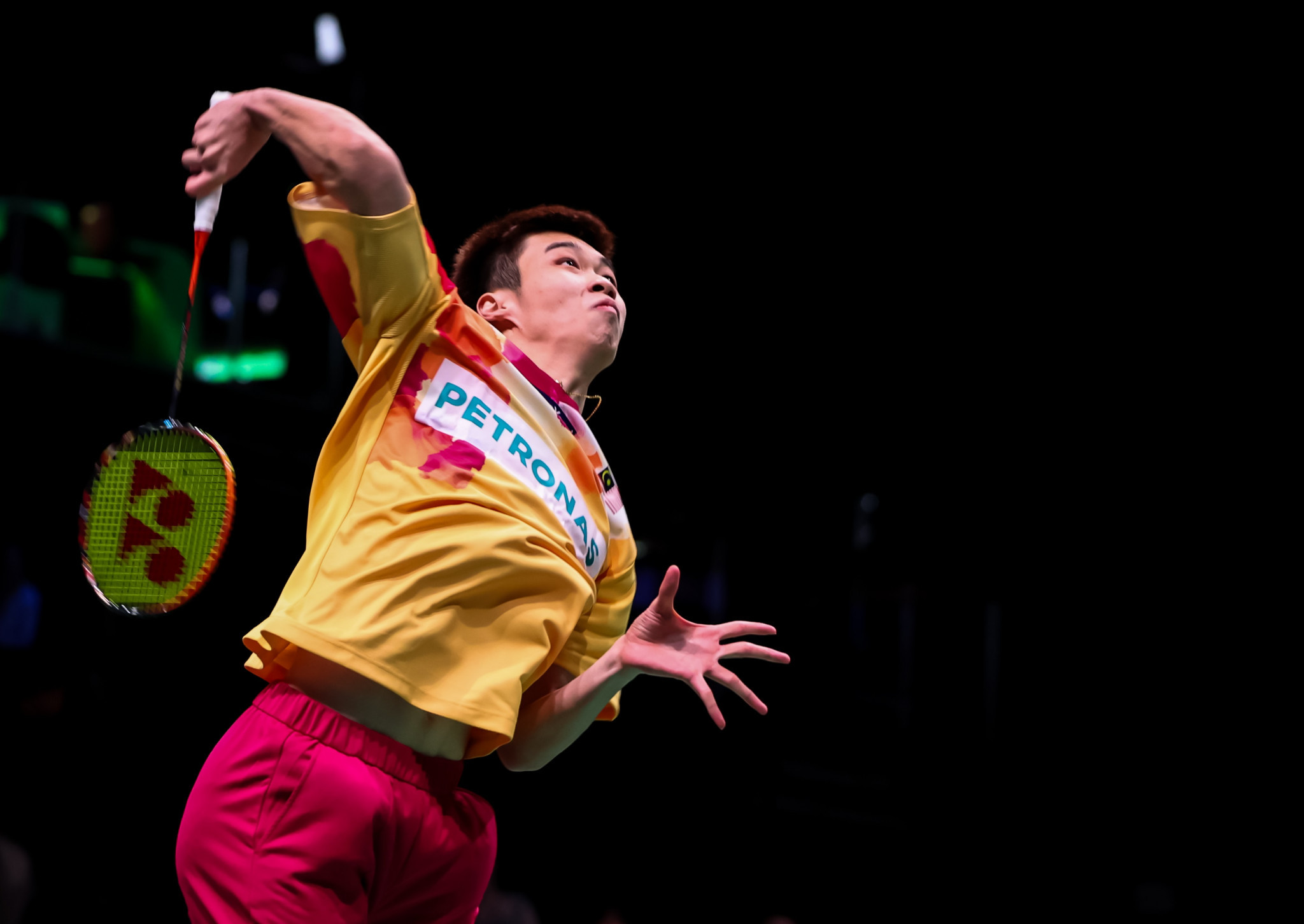 Malaysia's Ng Tze Yong lets fly with a smash against China's Zhao Jun Peng ©Badmintonphoto