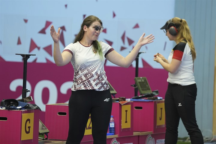 Latvia’s Agate Rasmane completes her competition with a bronze ©ISSF