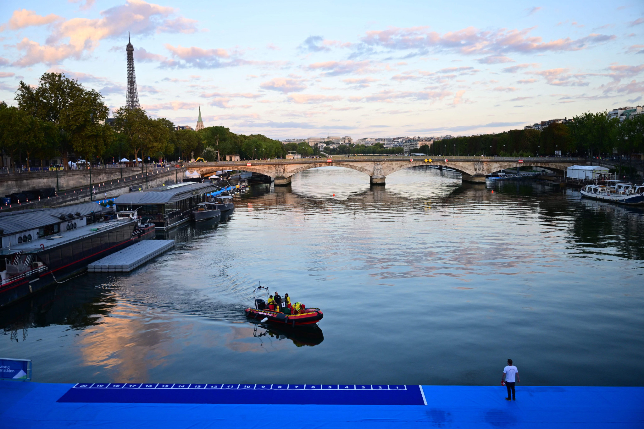 The swimming portion of the mixed relay and Para triathlon Paris 2024 test events had to be cancelled due to poor water quality in the river Seine ©Getty Images