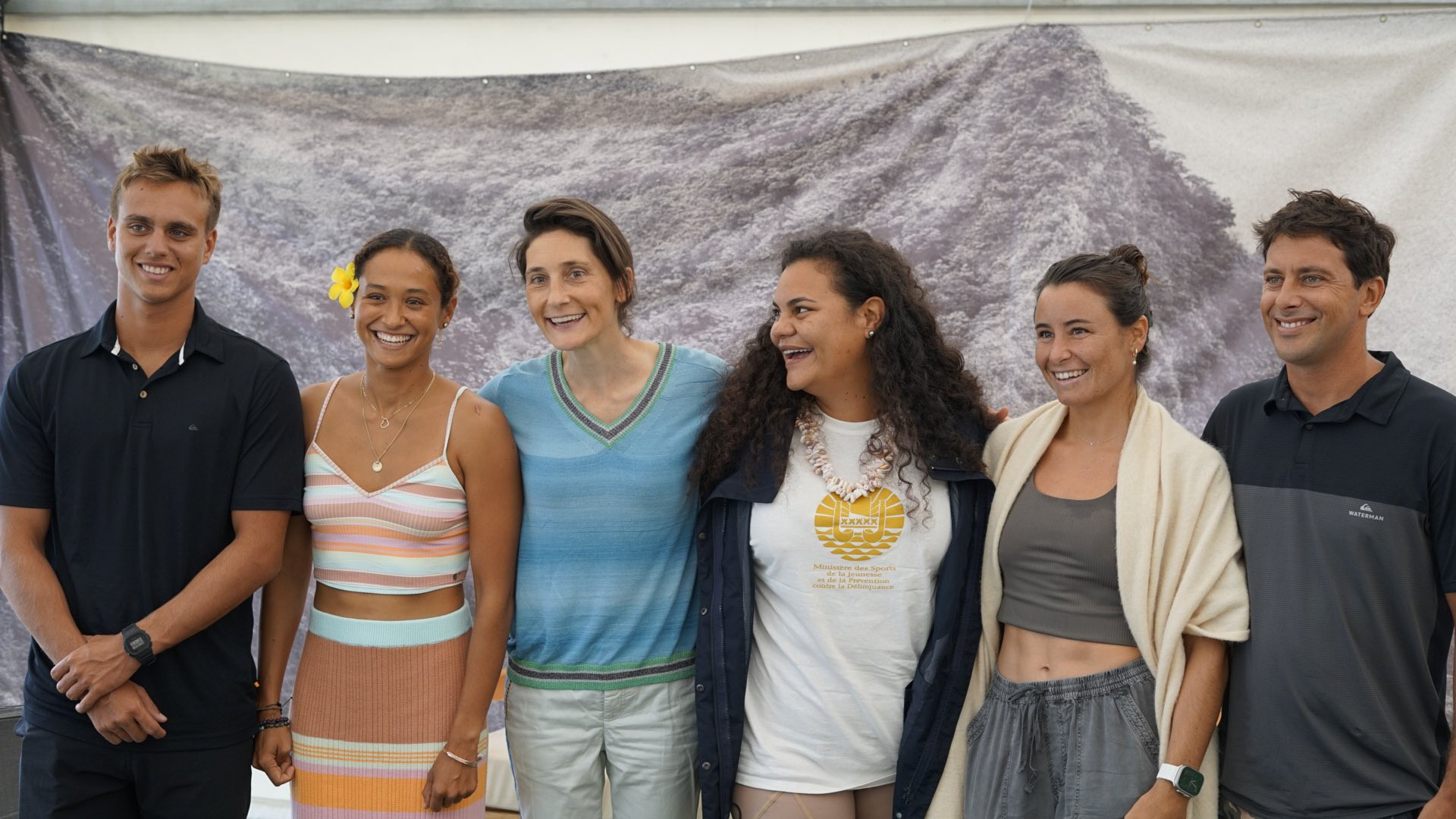 French Sports Minister Amélie Oudéa-Castéra, third from left, has hailed the Paris 2024 surfing venue in Tahiti as "magical" ©Twitter/Amélie Oudéa-Castéra