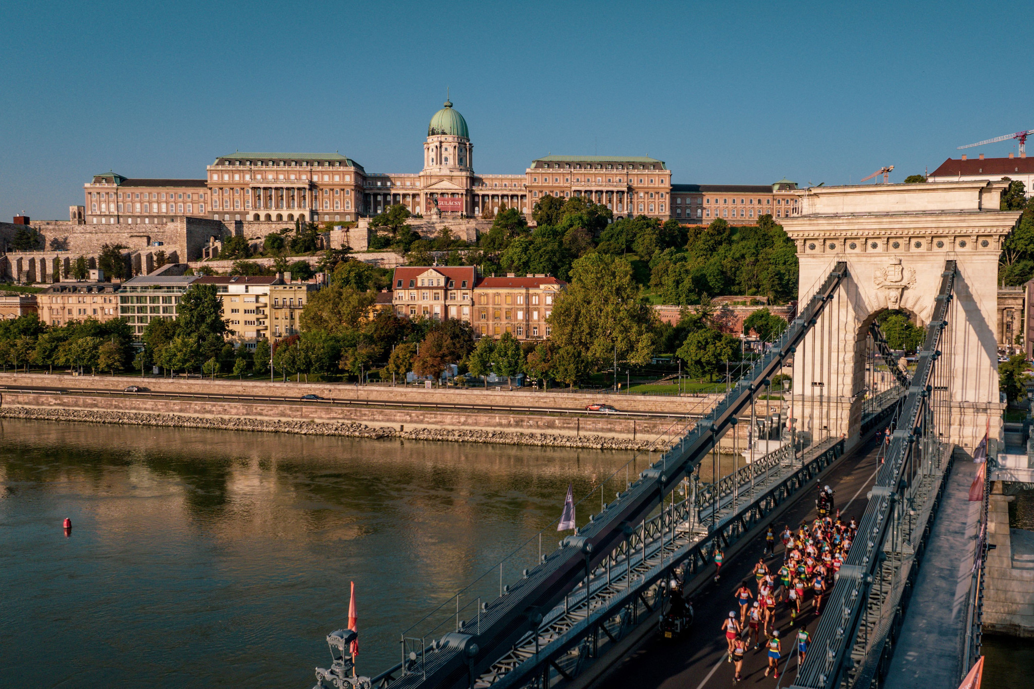The day began with the women's marathon on a 10 kilometres circuit through the streets of Budapest ©Getty Images