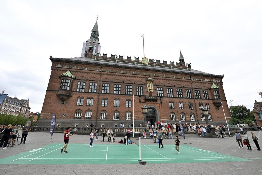 AirBadminton was played outside Copenhagen City Hall in the build-up to the BWF World Championships ©Lars Møller