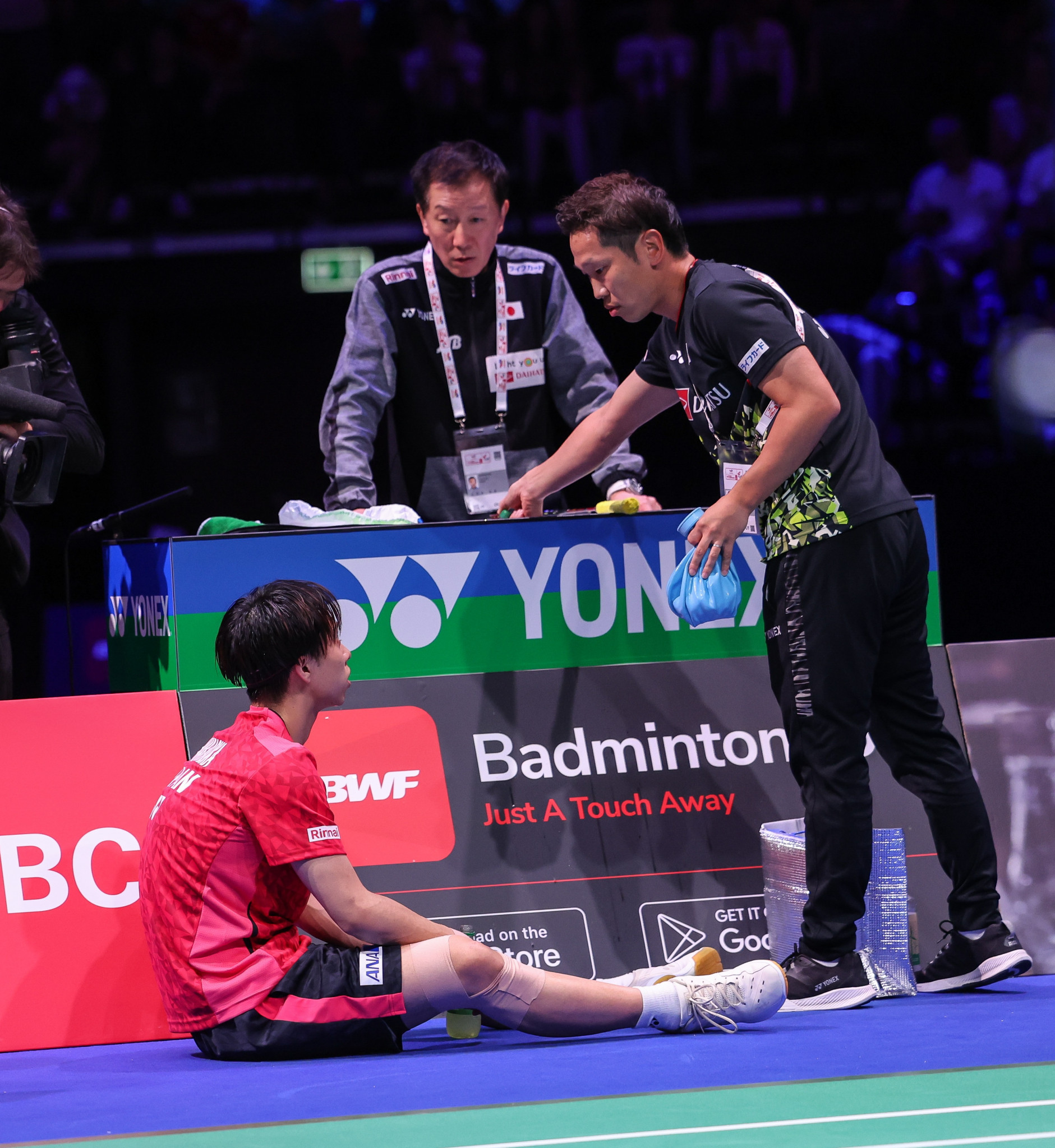 Japan's Kodai Naraoka won a marathon first game and was just three points away from victory only to crumble physically ©Badmintonphoto