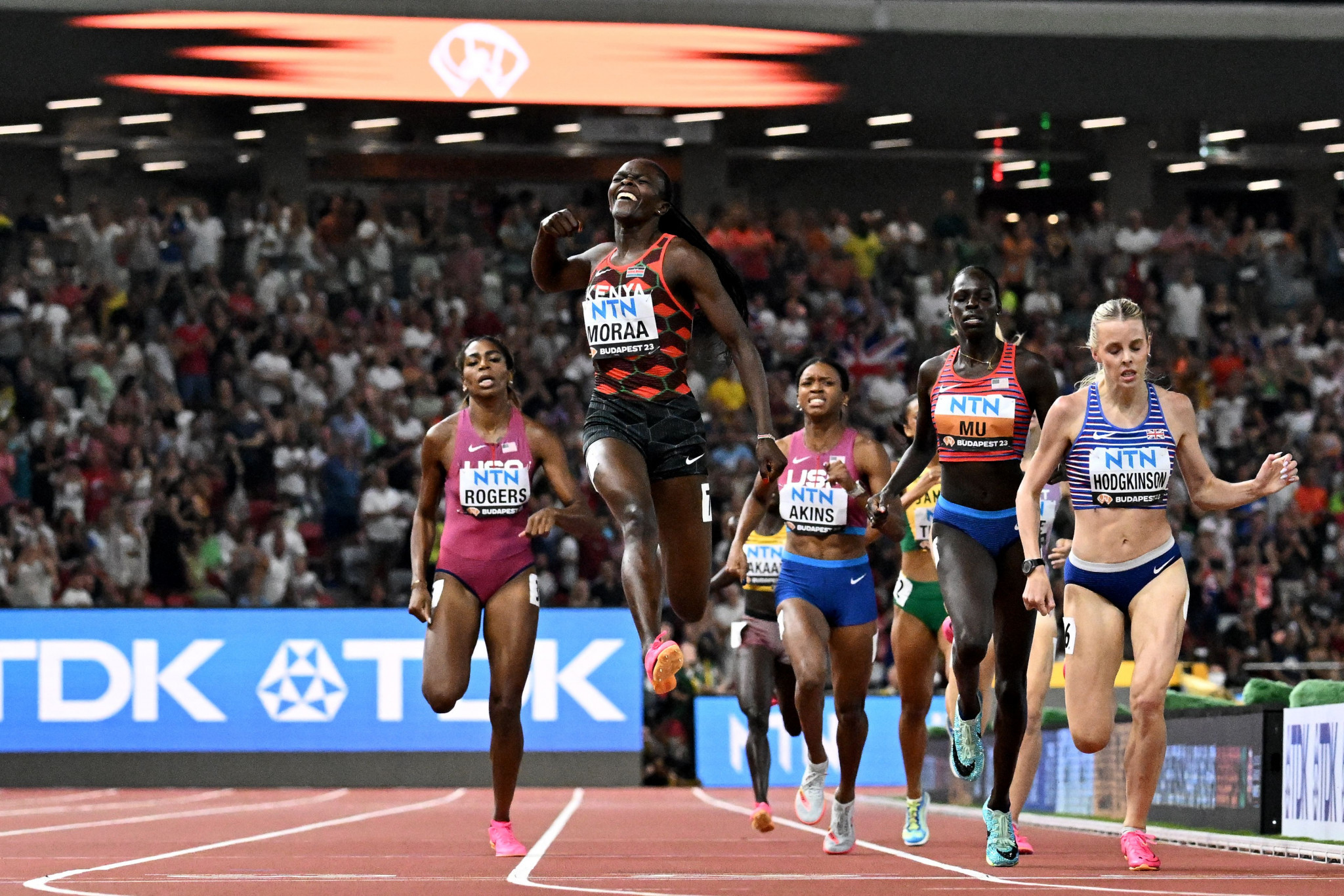Kenya's Mary Moraa, second left, won a high-quality women's 800m final ©Getty Images