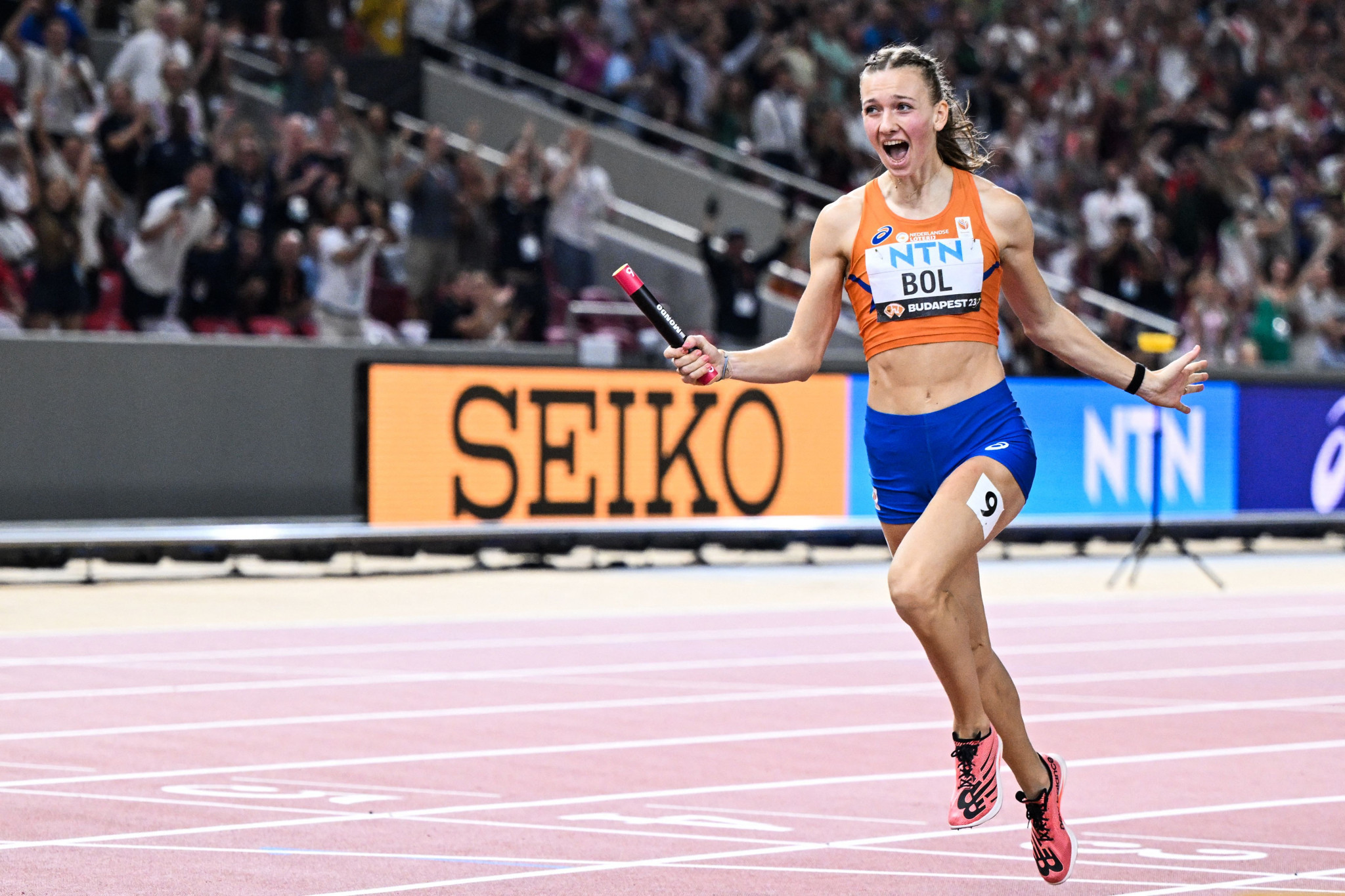 Femke Bol produced a stunning anchor leg to win women's 4x400m relay gold for The Netherlands ©Getty Images
