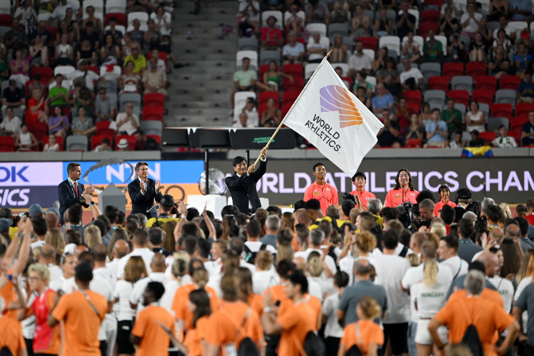 Volunteers were lauded and the World Athletics flag handed to 2025 World Championships hosts Tokyo at the Closing Ceremony ©Getty Images
